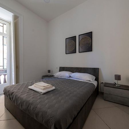 Casa Vacanze Nemesi Tyche 살레르노 외부 사진